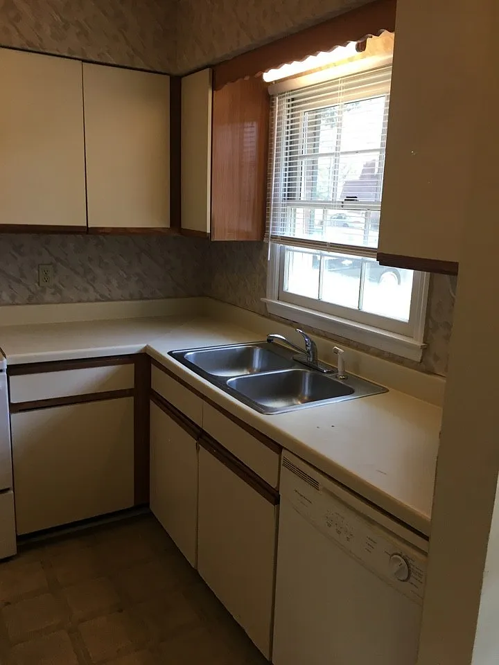 2 Bedroom 1.5 Bath For $1350 — Photo 2