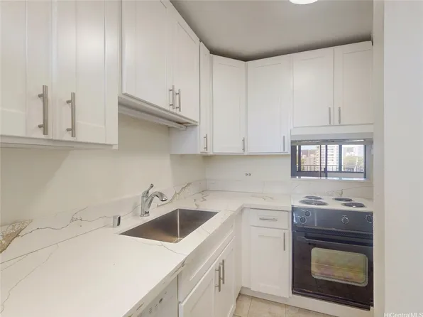 1521 Alexander St APT 904, Honolulu, HI 96822
