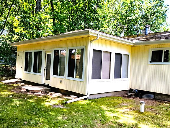 5th image of 202 Maple Grove Ave