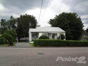 Front view with driveway