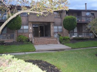 110 Sharon Garden Ct #2, Woodbridge, NJ 07095