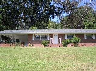983 E Valley Dr, Rossville, GA 30741