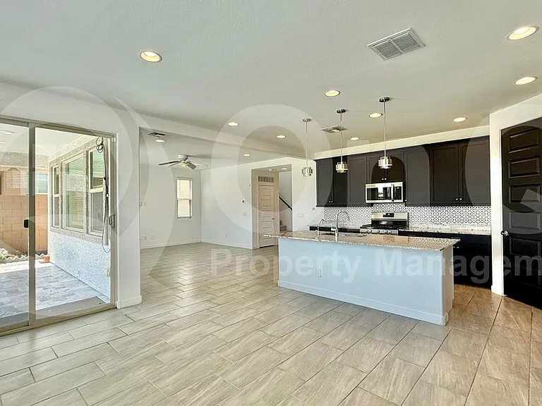 5933 S 25th Ln — Photo 4