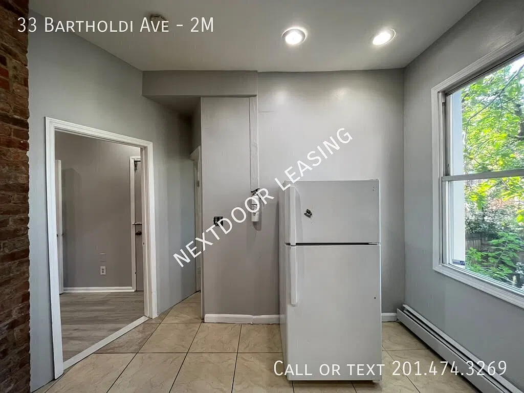 33 Bartholdi Ave — Photo 3