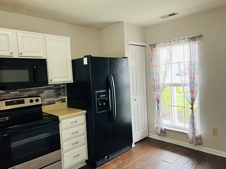 2201 Schoolmarm Dr — Photo 5