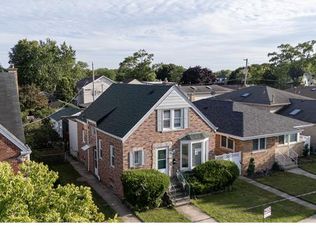 7637 W Rascher Ave, Chicago, IL 60656