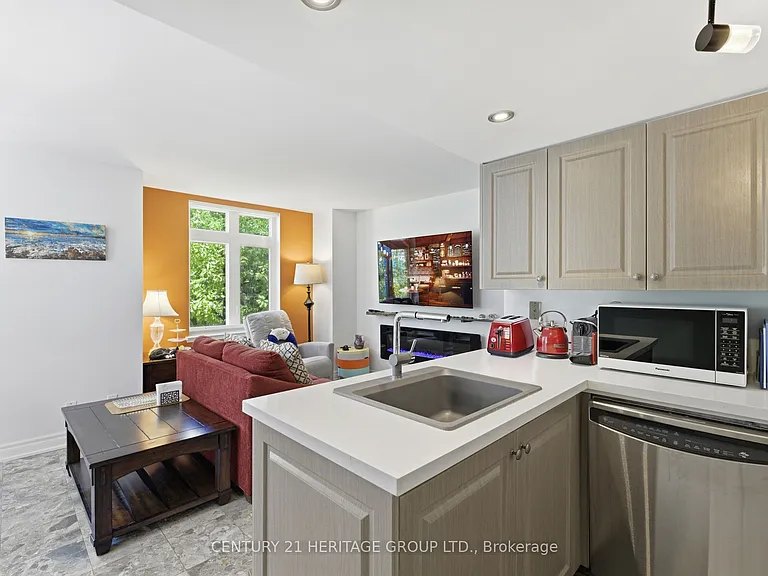 87 Lillian St #8 — Photo 11