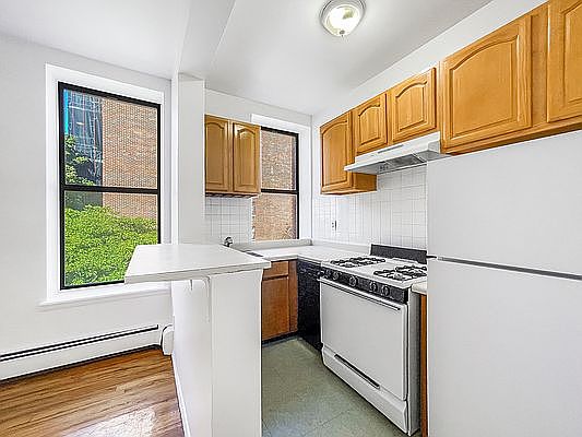 4th image of 200 W 123rd St #3A