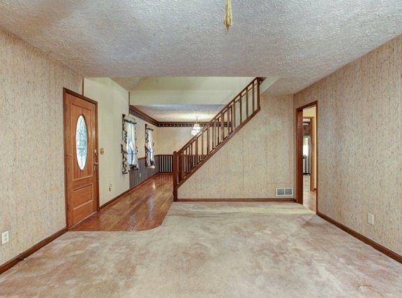 5th image of 504 Deerbrook Cir