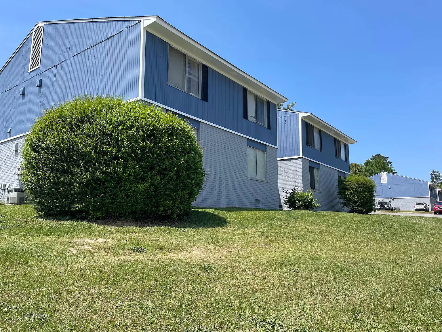Riverbend Apartments — Photo 2
