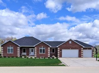 3295 Edgewater Dr, Kankakee, IL 60901