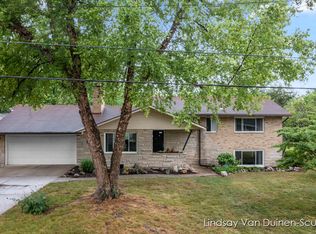 1745 Sherwood Dr SE, Grand Rapids, MI 49506