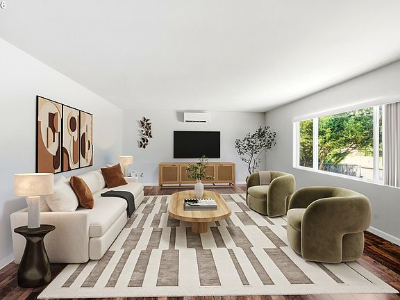 3rd image of 815 SE Naomi Way