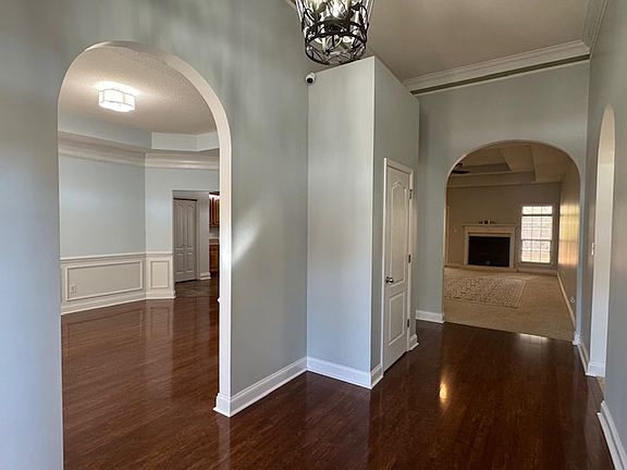 5th image of 102 Seven Pines Ct