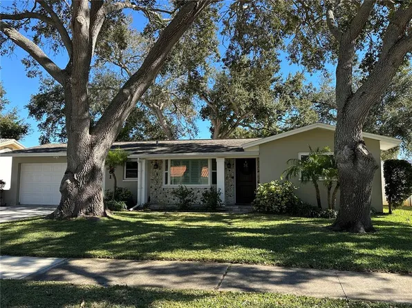 1361 Oakbrook Dr, Largo, FL 33770