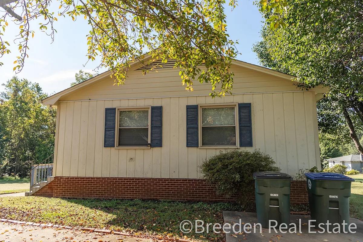 107-01: 106 Flora Lane Northeast - 1 — Photo 2