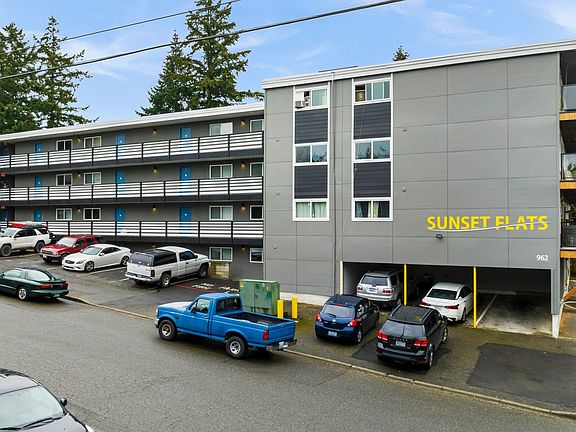 2nd image of 962 Sunset Blvd NE APT B2