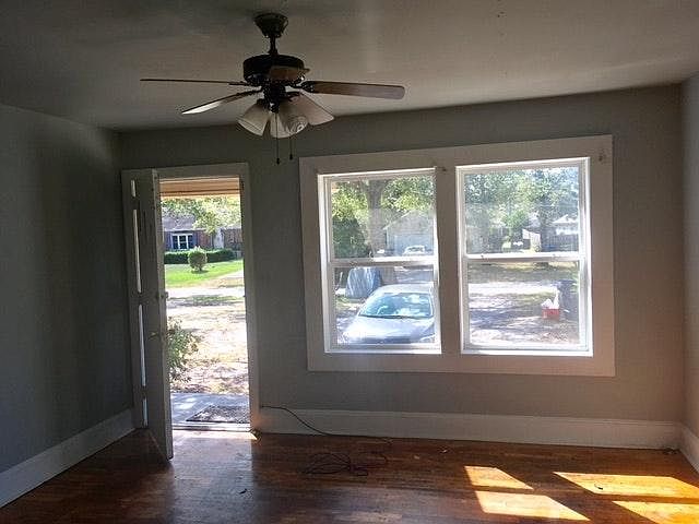 2nd image of 2033 Monroe St