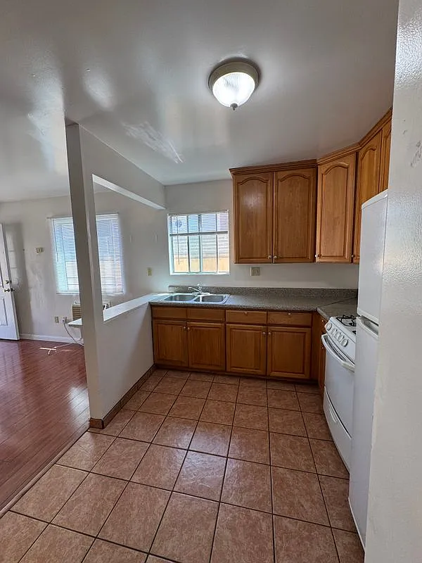 2 bed, 1.0 bath, 1100 sqft, $3,000 — Photo 4