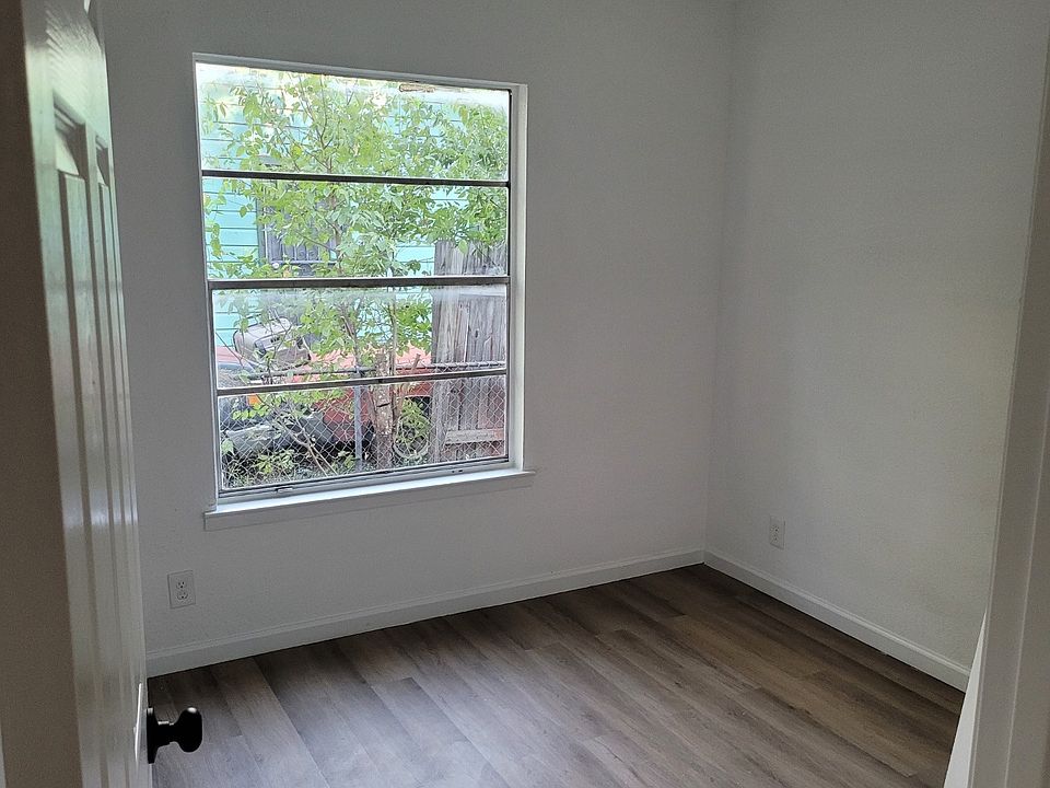 1st image of 139 Ferris Ave