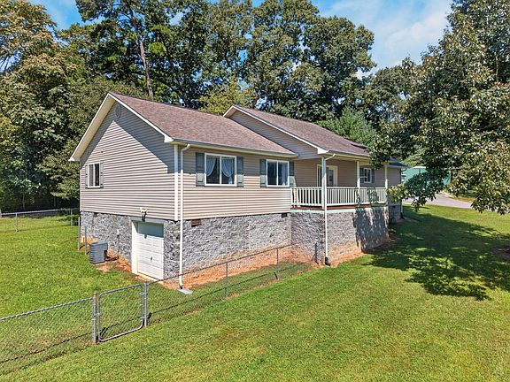 3rd image of 435 Morie Rd