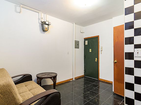 2nd image of 208 Grand St #6