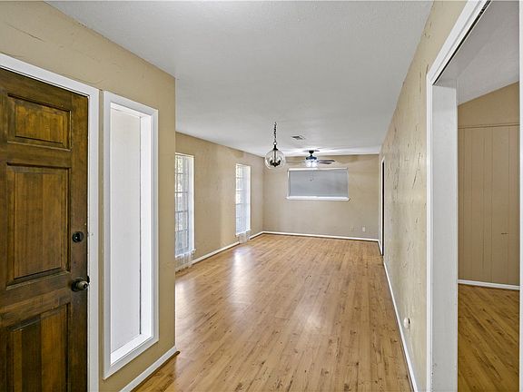 5th image of 1117 Merry Oaks Dr