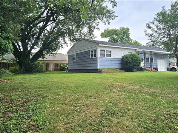 5 Matoaka Ln, Newport News, VA 23606