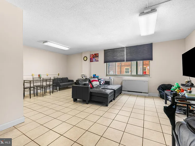 1 E University Pkwy #106 — Photo 4