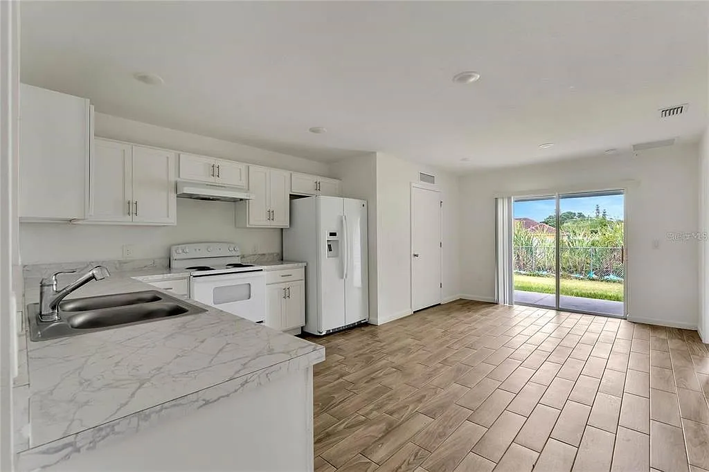 4 bed, 1.5 bath, 1505 sqft, $2,000 — Photo 3