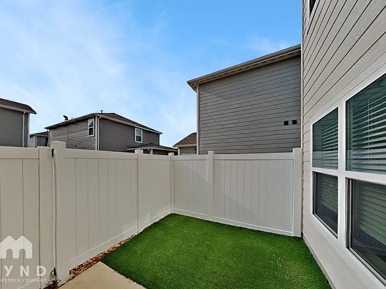 10846 Emerick St — Photo 18