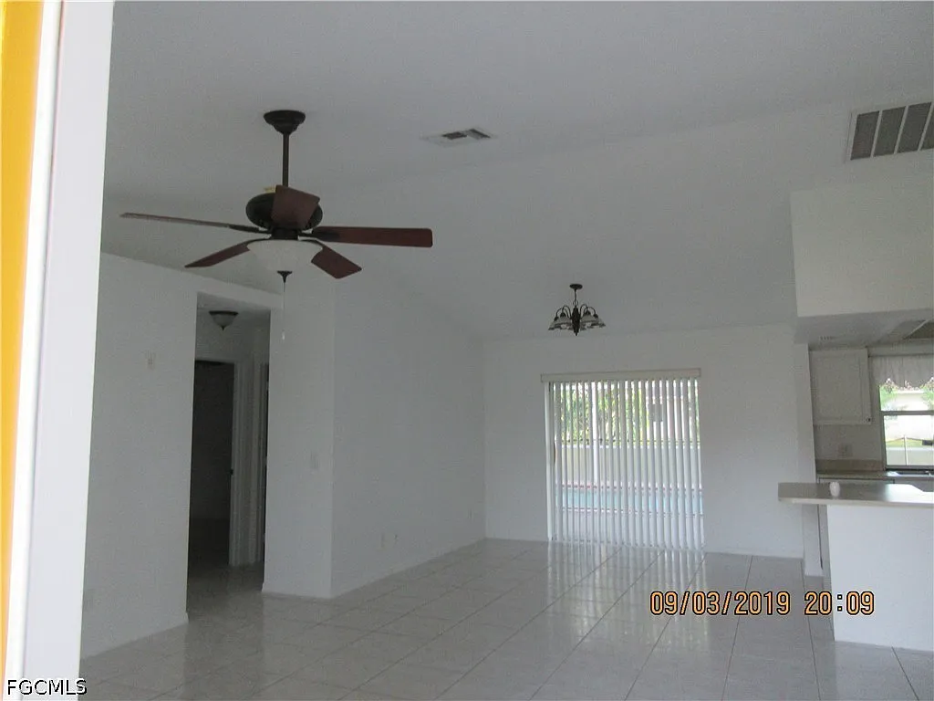 3 bed, 2.0 bath, 1338 sqft, $2,000 — Photo 4