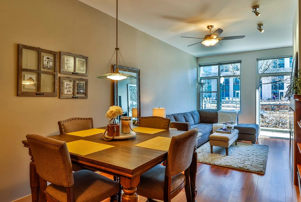 1 bed, 830 sqft, $1,900 — Photo 4