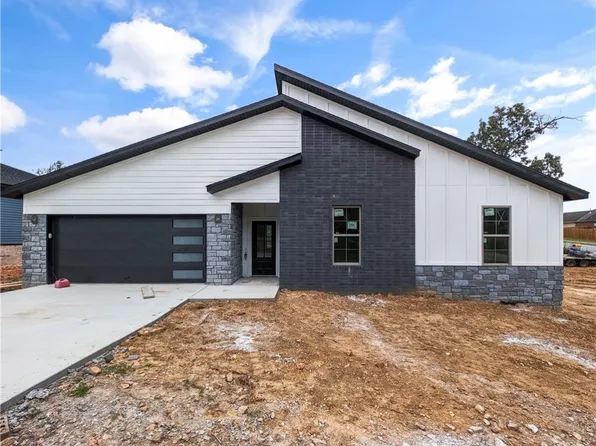 1016 Clayton Rd, Cave Springs, AR 72718