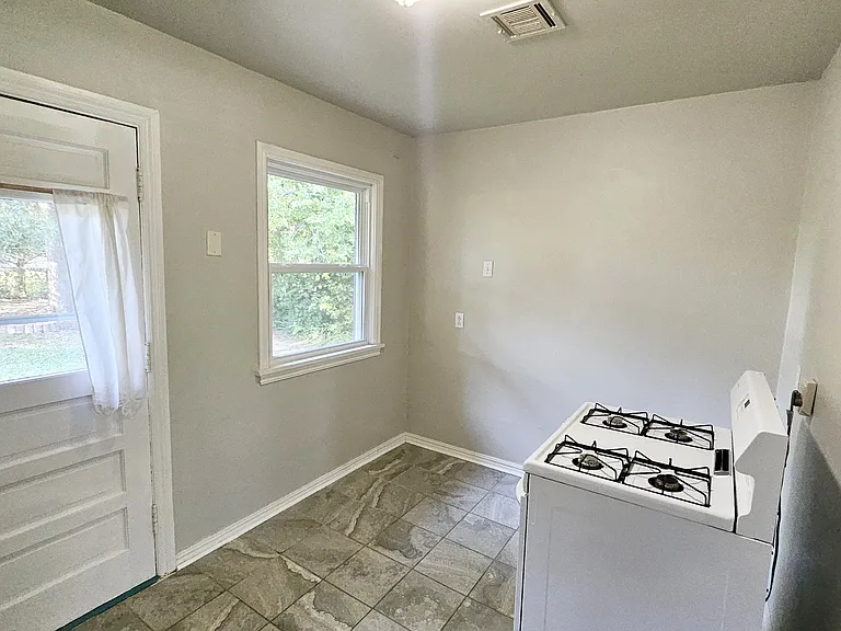 2132 Churchill Pl — Photo 8