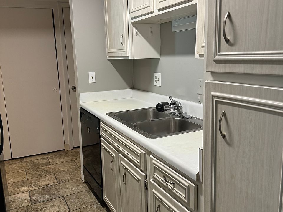 1st image of 3325 Bayshore Blvd Unit D31