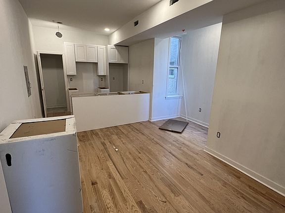 2nd image of 1930 W Girard Ave #1