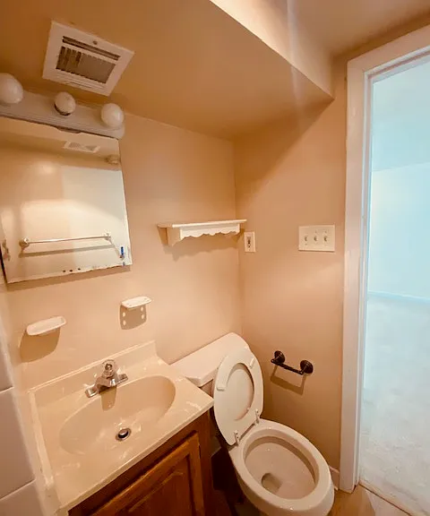 Full Bathroom 2
