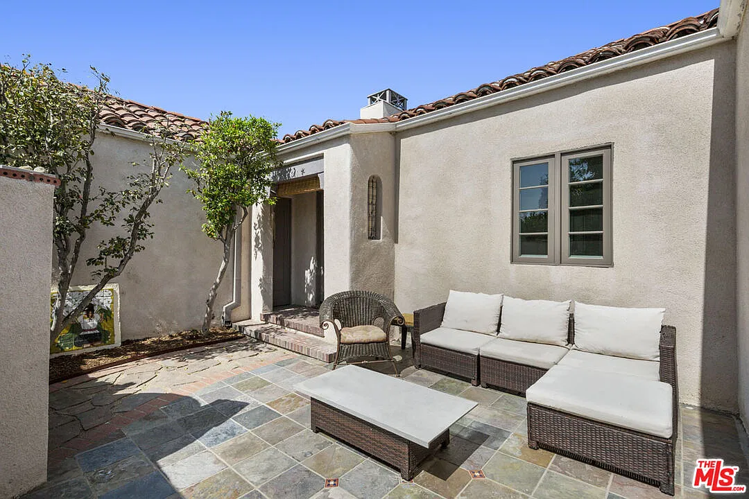 3 bed, 2.5 bath, 2052 sqft, $8,000 — Photo 4