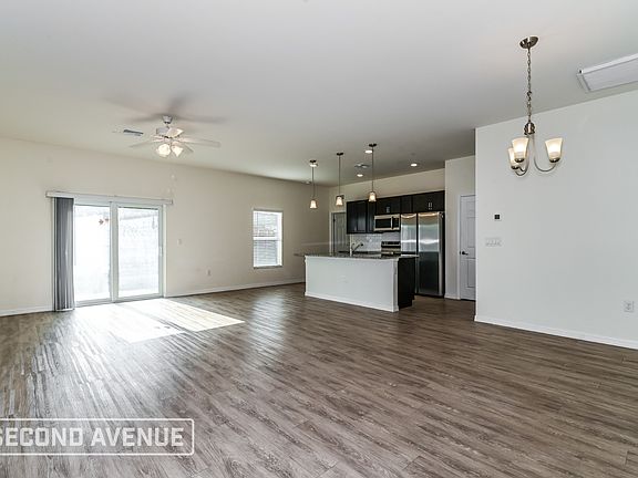 3rd image of 2923 NE 2nd Pl