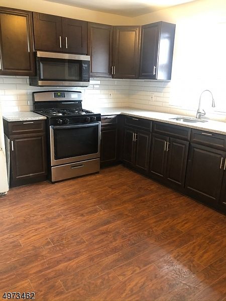 1st image of 989 Sanford Ave