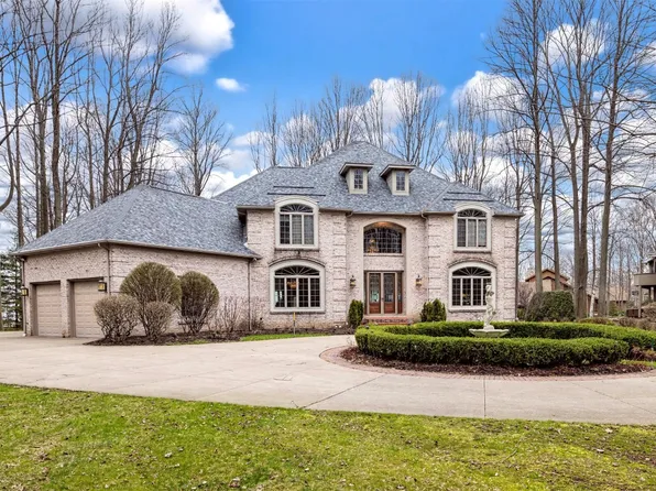 4274 Commodore Dr, Erie, PA 16505