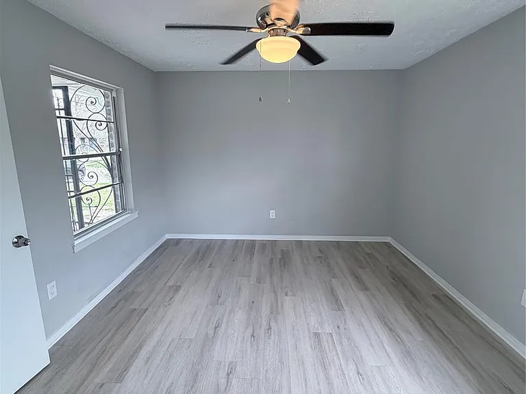 5902 Willow Glen Dr — Photo 11