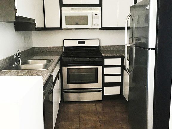 5th image of 1229 N Sycamore Ave APT 213