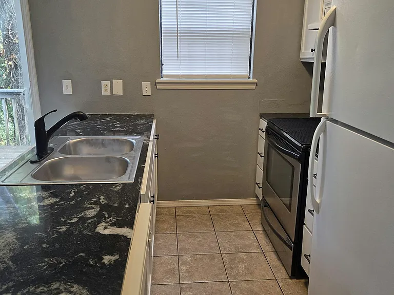 501 Braithwaite St #A — Photo 5