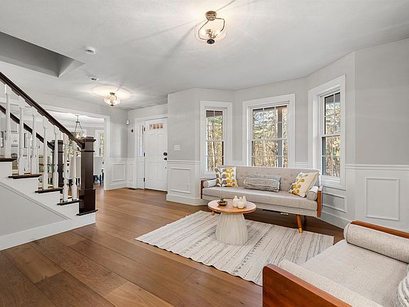 5th image of 8B Louis Drive