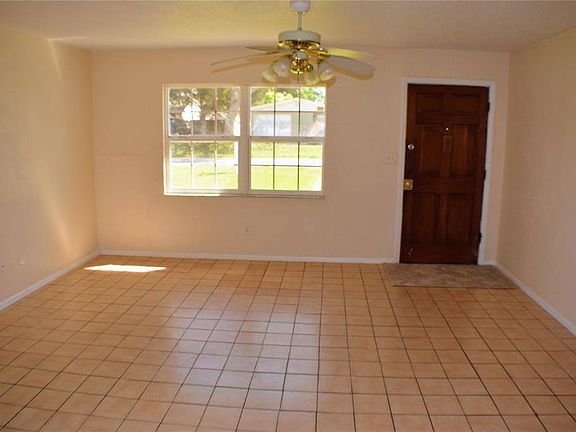 5th image of 1592 Carmen Ave