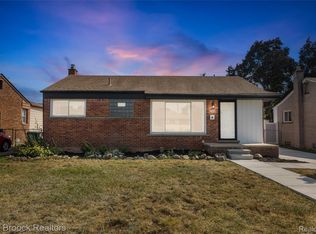 33711 Rosslyn Ave, Garden City, MI 48135