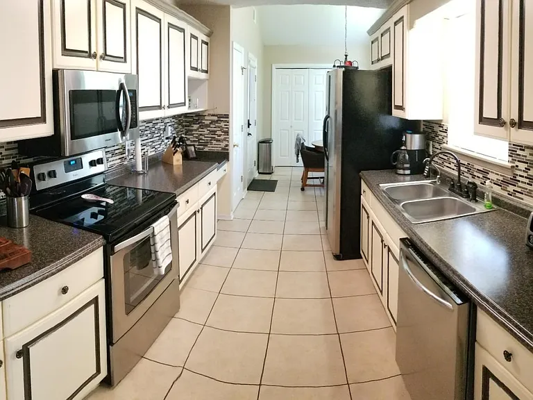 501 Carriage Ln — Photo 5