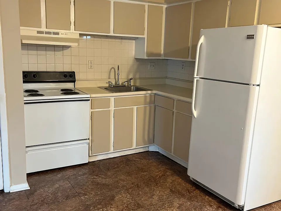 1121 Johnson Ave #2